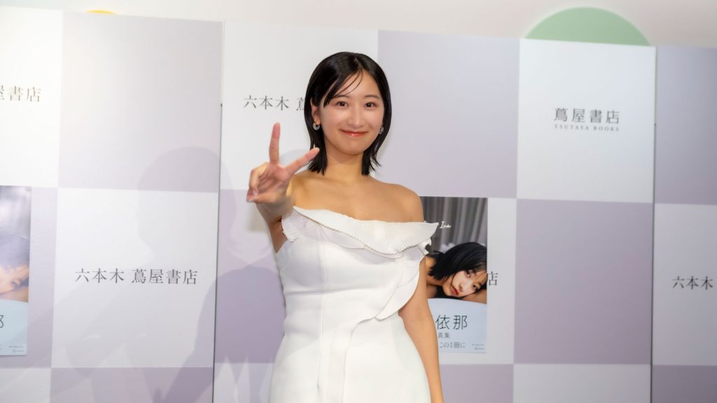 榎原依那2nd写真集『I am Ina』発売記念取材会より