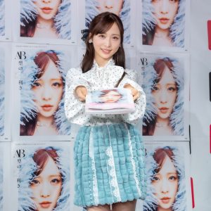 AKB48小栗有以、初めてお馬さんと撮影…きっかけはオグリキャップ？