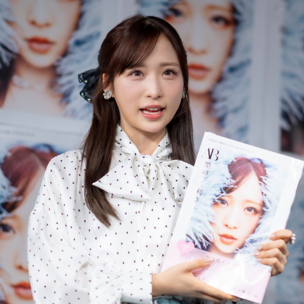 AKB48小栗有以が1stフォト＆スタイルブック『AB型の左利き』発売記念取材会に出席