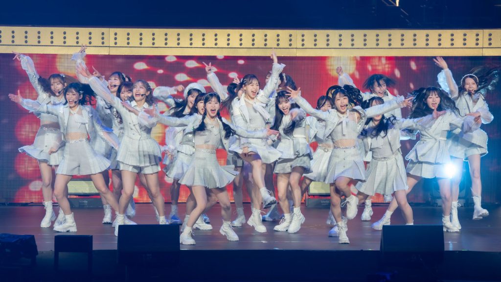 「AKB48 20th Year Live Tour 2025 in 日本武道館 ～あの頃、青春でした。これから、青春です～ リクエストアワーセットリストベスト20」より『根も葉もRumor』