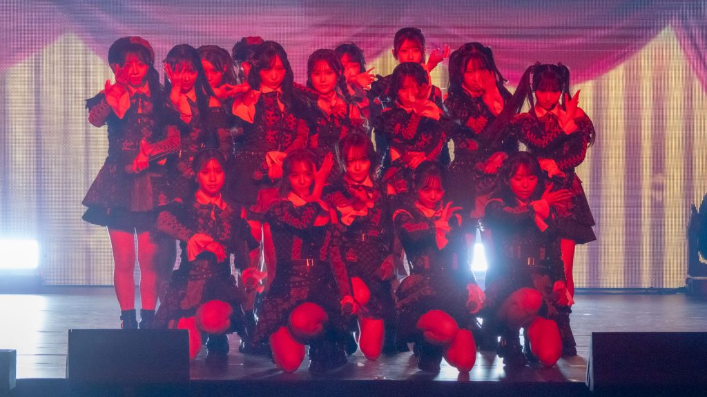 「AKB48 20th Year Live Tour 2025 in 日本武道館 ～あの頃、青春でした。これから、青春です～ リクエストアワーセットリストベスト20」より『緞帳を上げてくれ！』