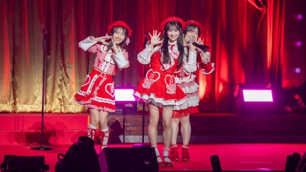 「AKB48 20th Year Live Tour 2025 in 日本武道館 ～あの頃、青春でした。これから、青春です～ リクエストアワーセットリストベスト20」より『振り向きざまのキッス』