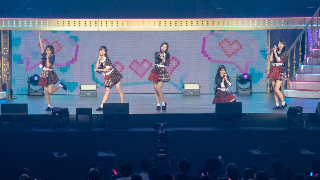 「AKB48 20th Year Live Tour 2025 in 日本武道館 ～あの頃、青春でした。これから、青春です～ リクエストアワーセットリストベスト20」より