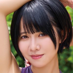 人気アイドルグループの元メンバー、待望の1st DVDで極上スレンダースタイルを披露