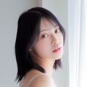 “すらリスト”藤田いろは、魔性の視線と“生尻”最大露出で誘惑モードに突入