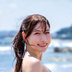 ロシア系クオーター美女を“彼氏”目線で…9頭身の超絶美ボディーが躍動