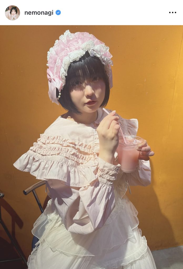 こちらを見つめる根本凪ちゃんがたまらなくカワイイ