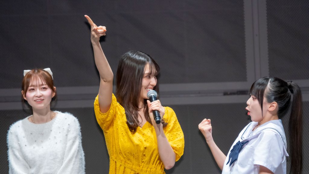 「ふるさと映画祭」内『埼玉の怖い話』舞台あいさつより。じゃんけん大会をする相楽伊織に、思わず勝利してこの表情