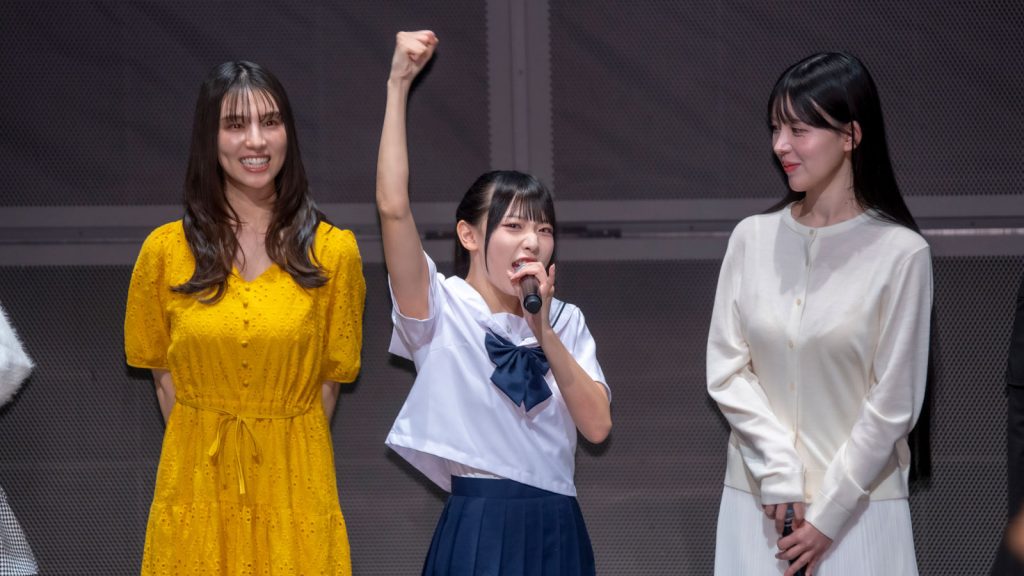 「ふるさと映画祭」内『埼玉の怖い話』舞台あいさつより。観客とじゃんけん大会をする城月菜央