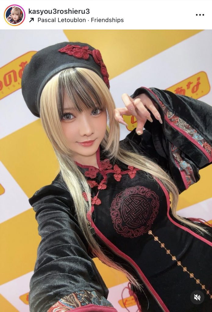 “キョンシー衣装”で「コミックマーケット107」に登場