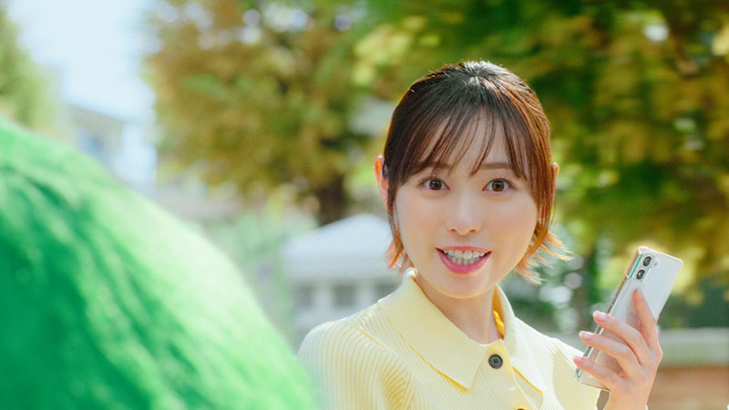 リクルート『SUUMO』新TVCM「ソファーさんぽ」篇に出演する福原遥