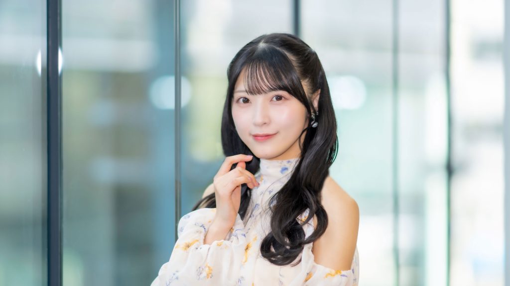 1st写真集『天使の反射角度』を発売するAKB48・佐藤綺星