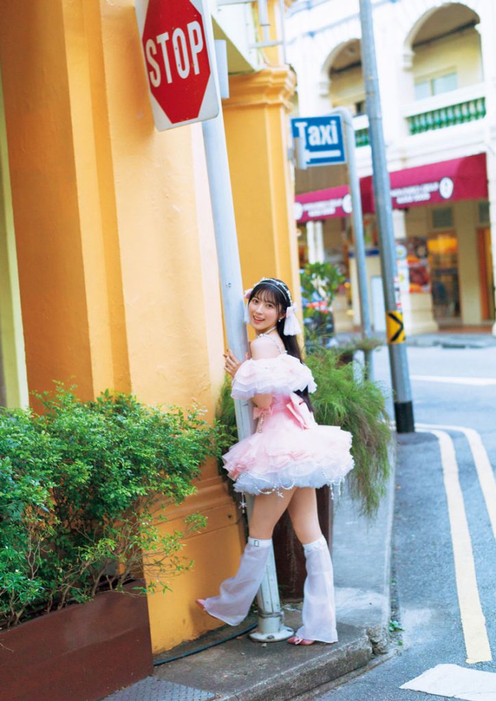 AKB48・佐藤綺星1st写真集『天使の反射角度』裏表紙カット