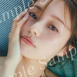 乃木坂46梅澤美波、ちょっぴり眠そう？ホテルにある屋上プールサイドでごろん…封入特典ポストカード第3弾解禁