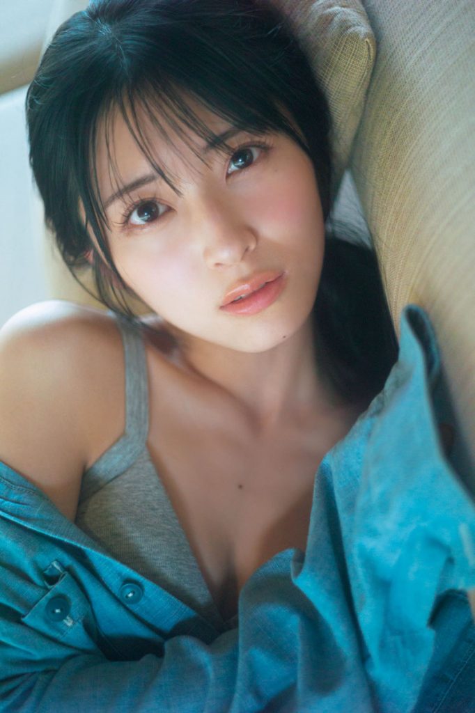 AKB48・佐藤綺星1st写真集『天使の反射角度』より
