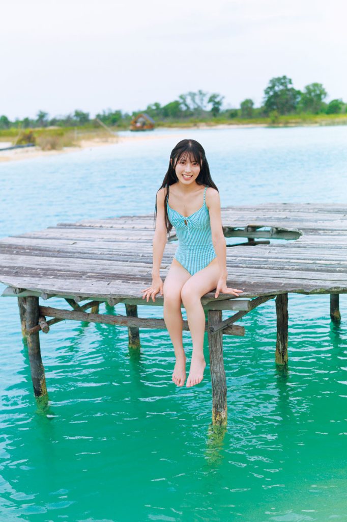 AKB48・佐藤綺星1st写真集『天使の反射角度』より