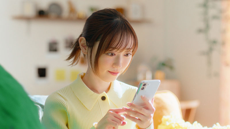 リクルート『SUUMO』新TVCM「ソファーさんぽ」篇より