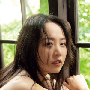 目指すは“令和の愛人”、35歳の色香あふれるグラビアショット