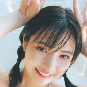 “AI級の超絶美形美少女”と話題…圧倒的な透明感で魅せるグラビアショット