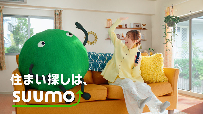 リクルート『SUUMO』新TVCM「ソファーさんぽ」篇より