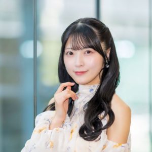 AKB48の“スマイル天使”佐藤綺星、初写真集への想い「素の自分を見てもらえるのがうれしい」