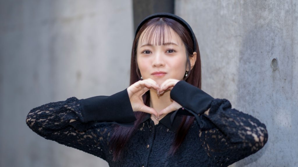 1st写真集『Lilas』を発売する宮田愛萌