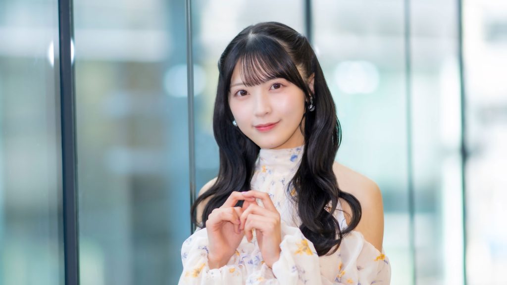 インタビューに応じたAKB48・佐藤綺星