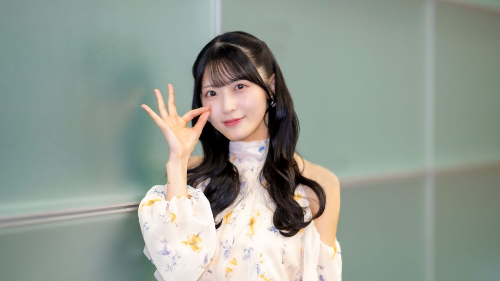 1st写真集『天使の反射角度』を発売するAKB48・佐藤綺星