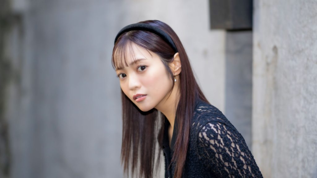 1st写真集『Lilas』を発売する宮田愛萌