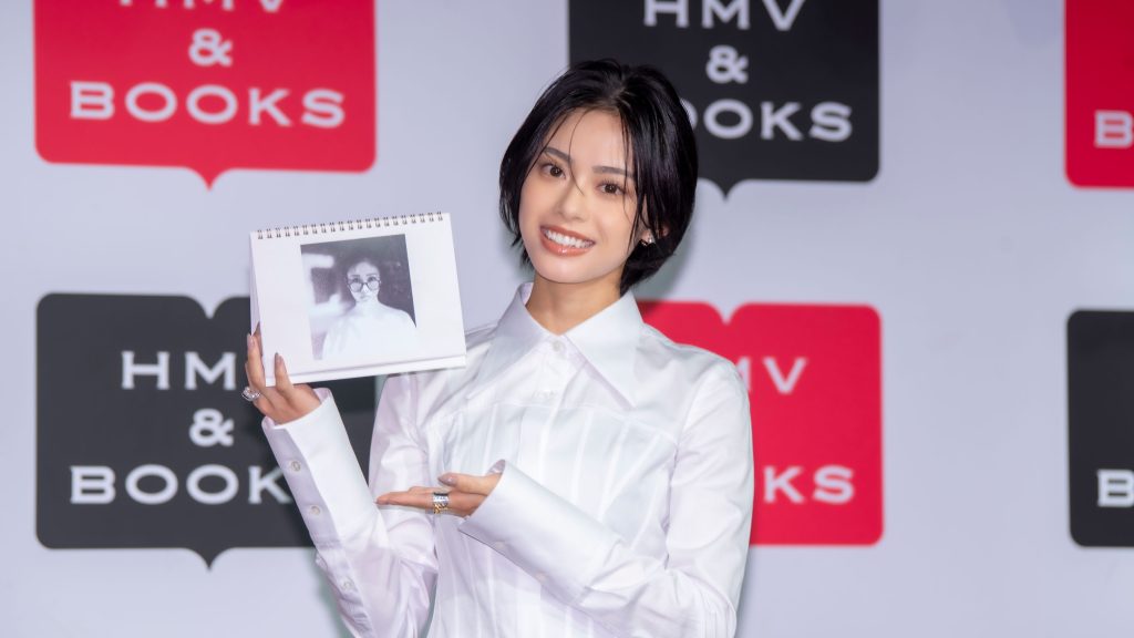 安斉星来がカレンダー発売記念取材会に出席し、お気に入りカットを紹介