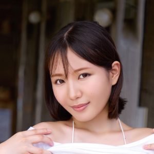 グラビアアイドル三園響子、小さめボーダービキニからはみ出る美ボディー