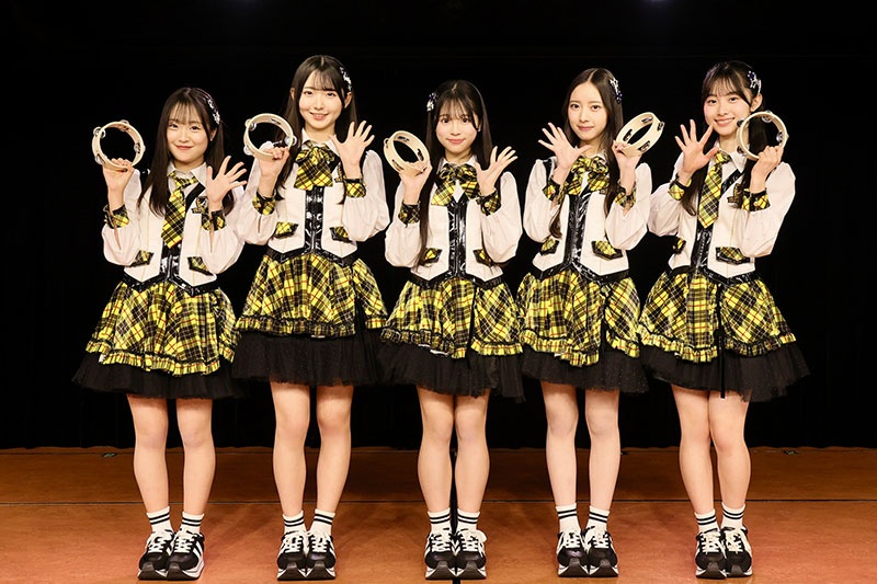 AKB48『手をつなぎながら』公演より