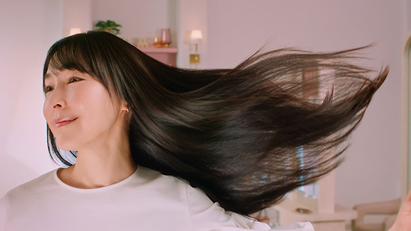 『ホットペッパービューティー』の新CM「お得カーニバル」篇より