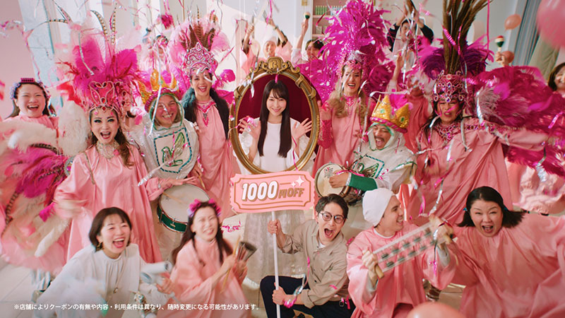 『ホットペッパービューティー』の新CM「お得カーニバル」篇より