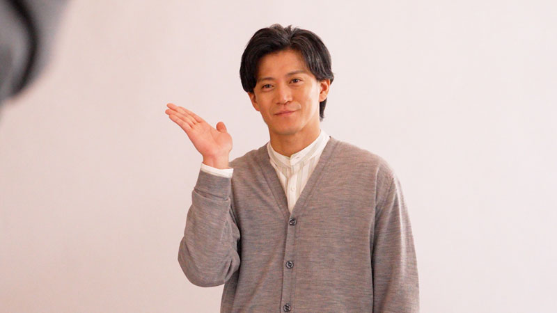 株式会社Looopの新CMに出演する小栗旬