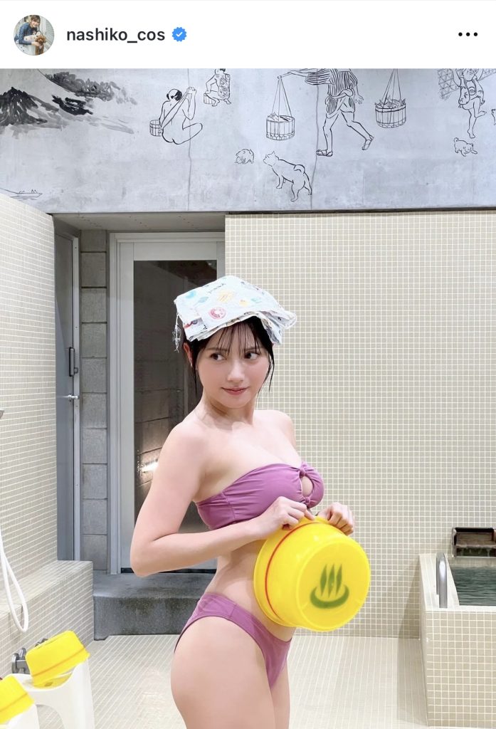 銭湯でビキニ姿を披露