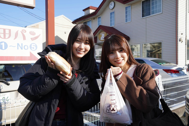 顔くらい大きいコッペパンをそれぞれがセレクト