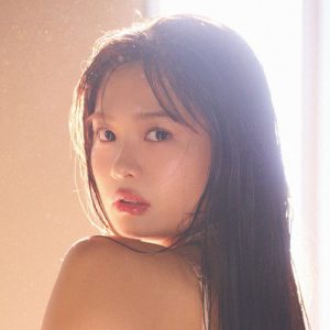 西本ヒカル、美ボディーあらわなバックショット