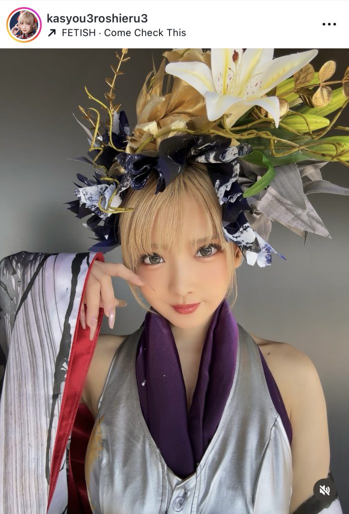 肩出しの衣装がとてもセクシーな1枚