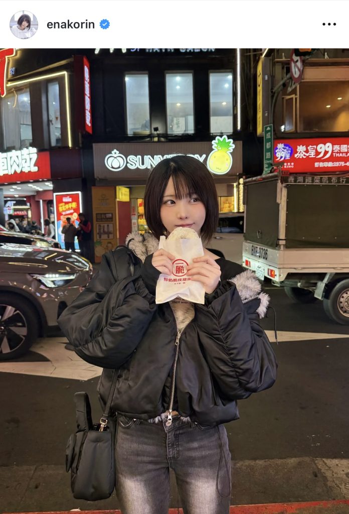 台湾の街を散策するえなこ