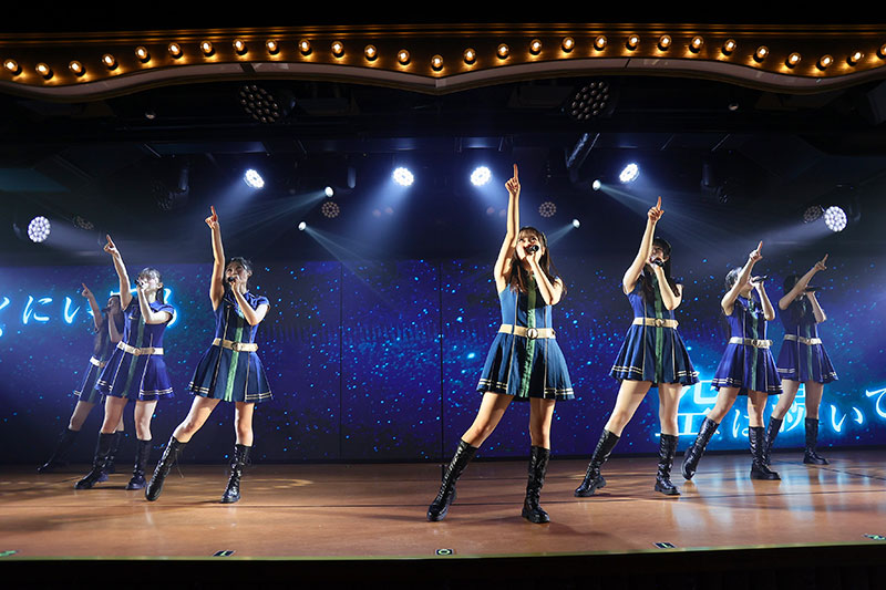 AKB48『手をつなぎながら』公演より