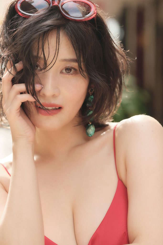 グラビアアイドル高橋凛フォトブック「official photo book organic beauty」より