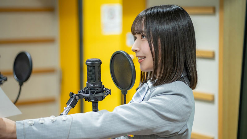 緊張しながらもアフレコに挑戦する大野愛実ら五期生たち