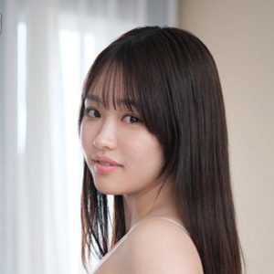 アイドルグループ「イイトコドリ」桜木美緒、夜ベッドは黒ランジェリーでクールに誘惑