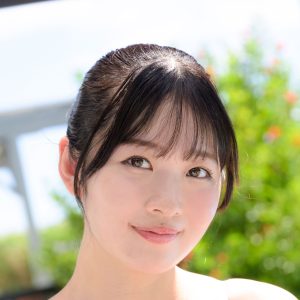 秋田生まれの色白美女、フレッシュさあふれる美ボディーで魅せるグラビア作品
