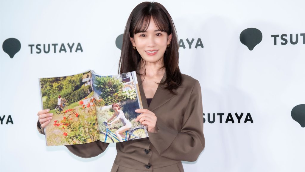 前田敦子が写真集『Beste(ベステ)』発売記念取材会