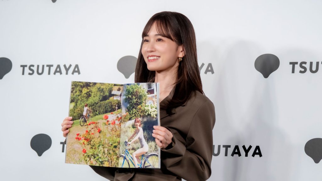 前田敦子が写真集『Beste(ベステ)』発売記念取材会に出席