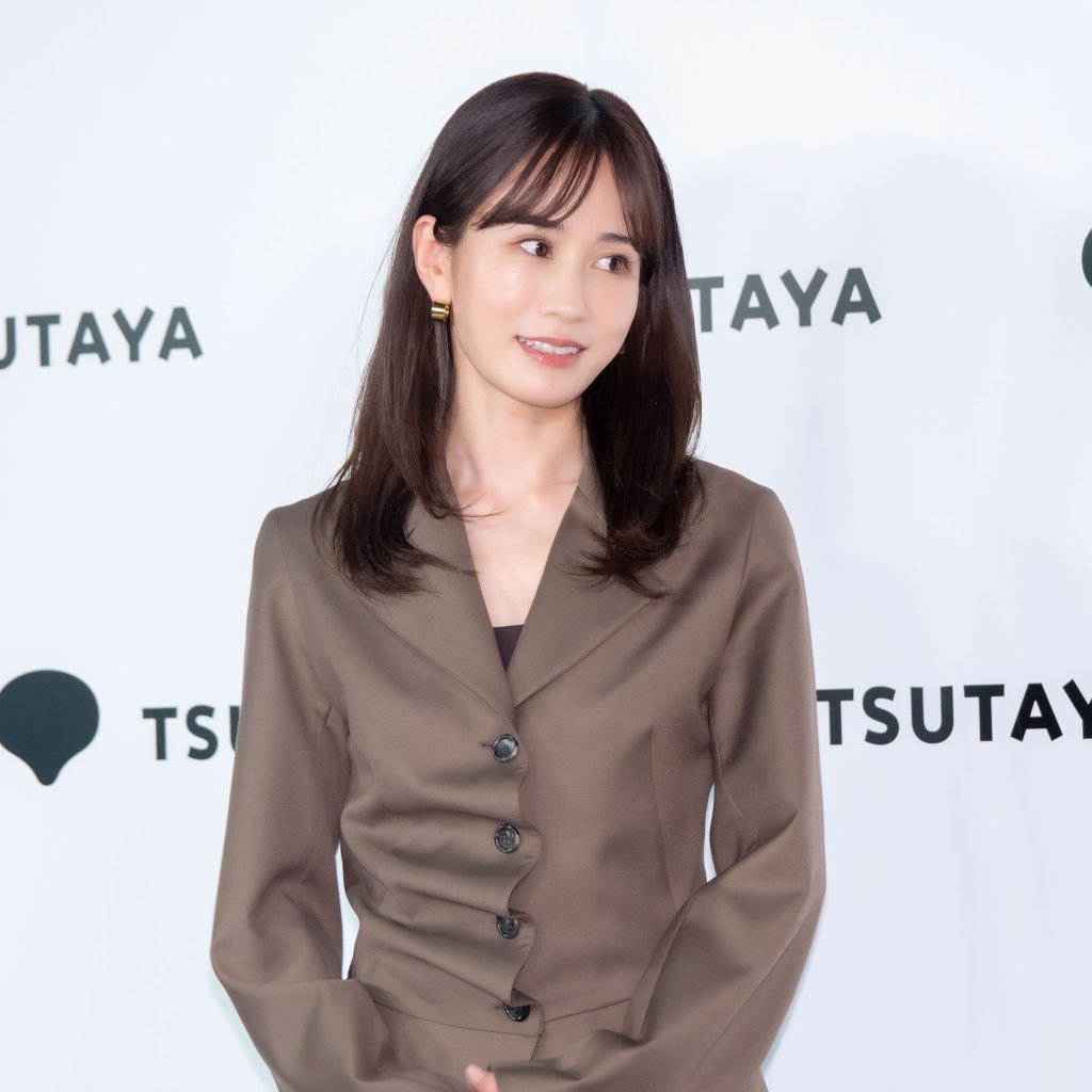 前田敦子が写真集『Beste(ベステ)』発売記念取材会
