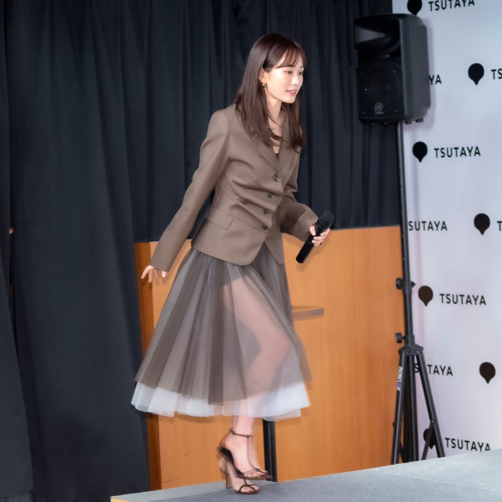 前田敦子が写真集『Beste(ベステ)』発売記念取材会