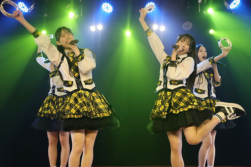 AKB48『手をつなぎながら』公演より